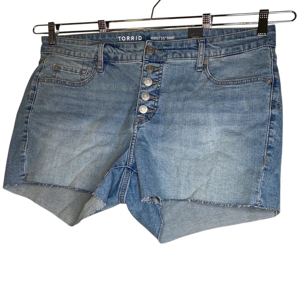 Torrid Perfect 3.5 Shorts Light Wash Button Fly Vintage Stretch Denim 14 New